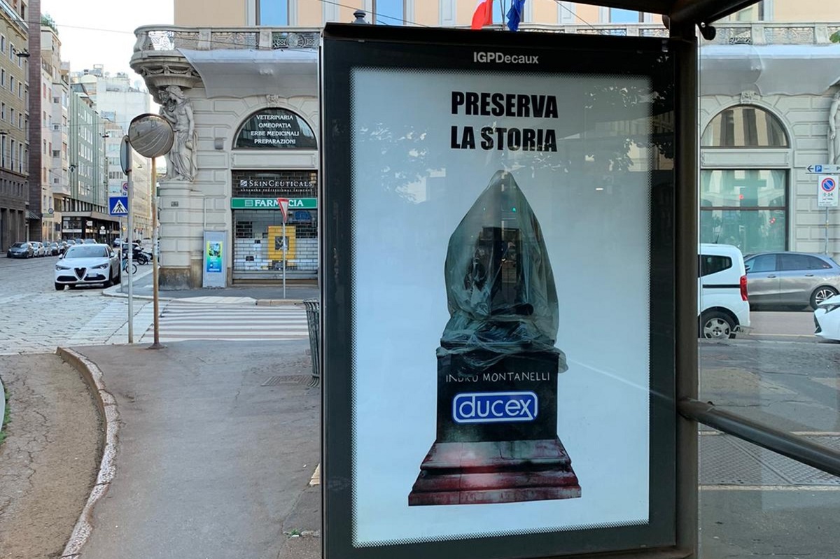 La statua di Montanelli con un preservativo: provocazioni a Milano