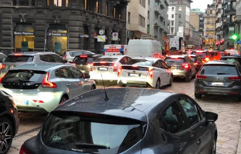 Il traffico a Milano, l’assessore Granelli: “Dobbiamo usare i mezzi”