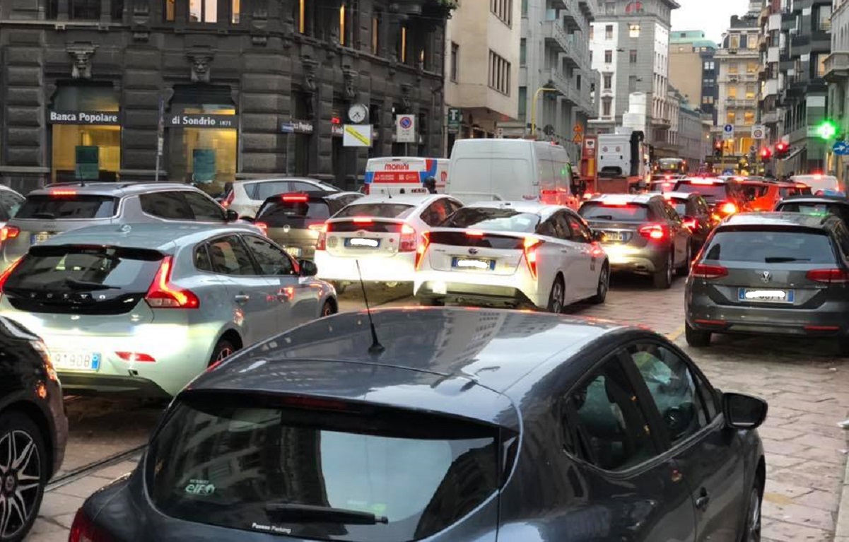 Il traffico a Milano, l’assessore Granelli: “Dobbiamo usare i mezzi”