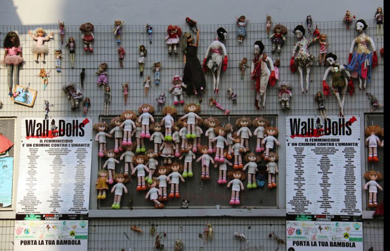 Wall of dolls Milano: il muro delle bambole