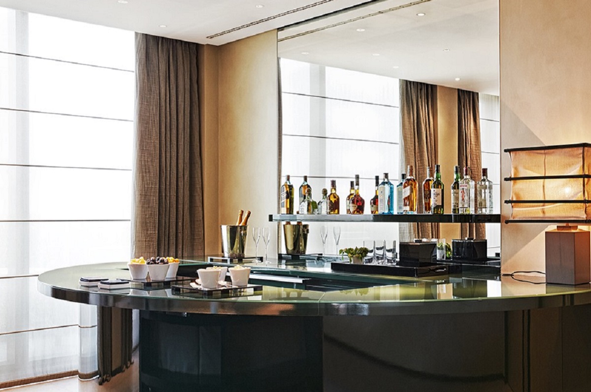 Riapre l’Armani Hotel a Milano: nuovi protocolli e chef a domicilio