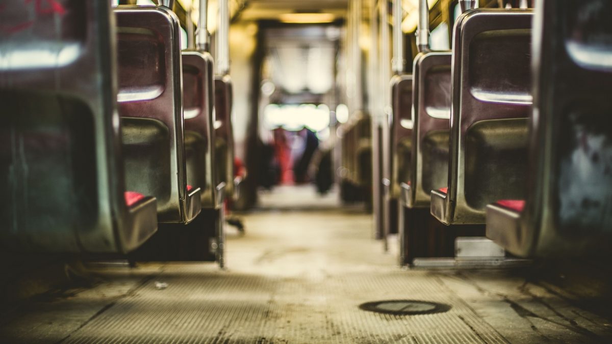 Accoltellamento a Milano sull’autobus 93: grave un giovane di 23 anni