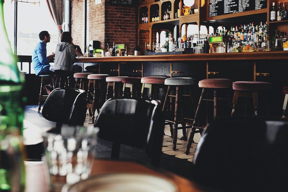 La crisi di bar e ristoranti a Milano: “Senza impiegati chiudiamo”