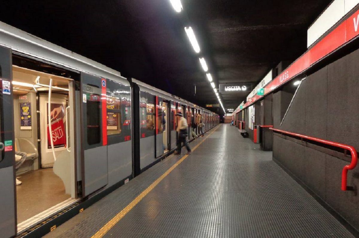 Metro rossa, circolazione sospesa per tentato suicidio