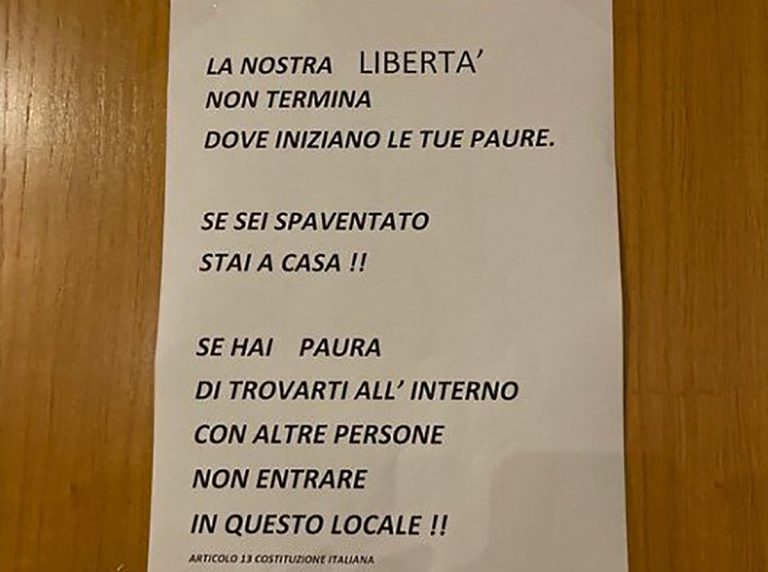 Celtic House, il messaggio che crea la polemica: “Se sei spaventato stai a casa”