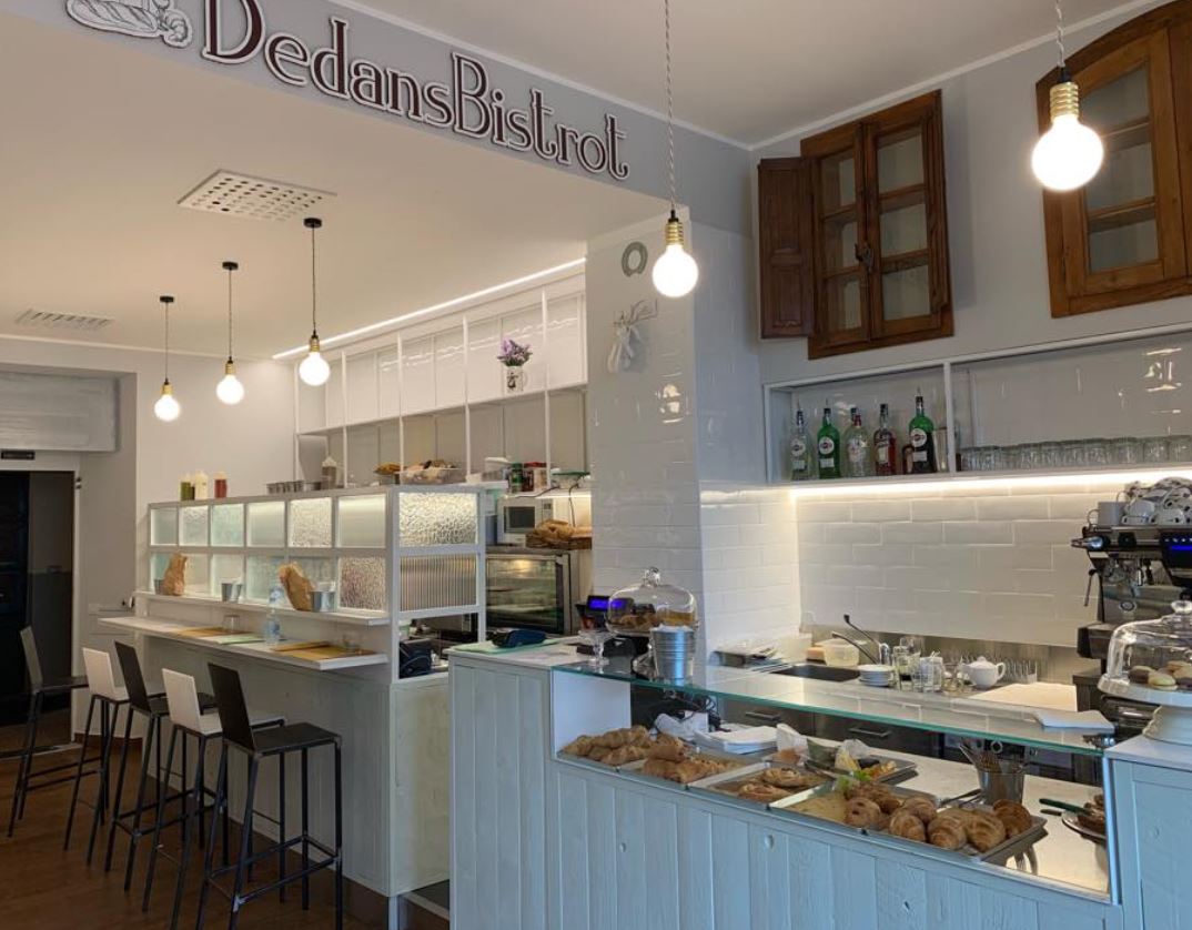 dedans