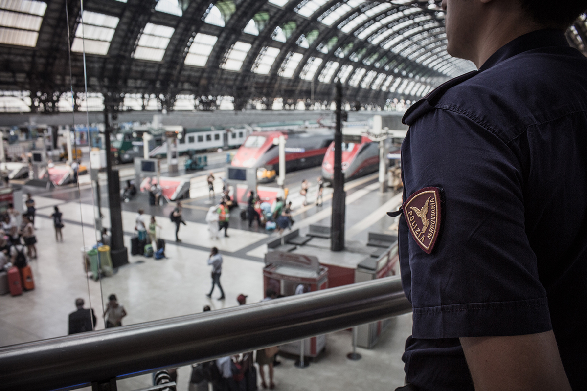 Poliziotto eroe salva la vita ad un uomo colpito da infarto: storia a lieto fine a Milano