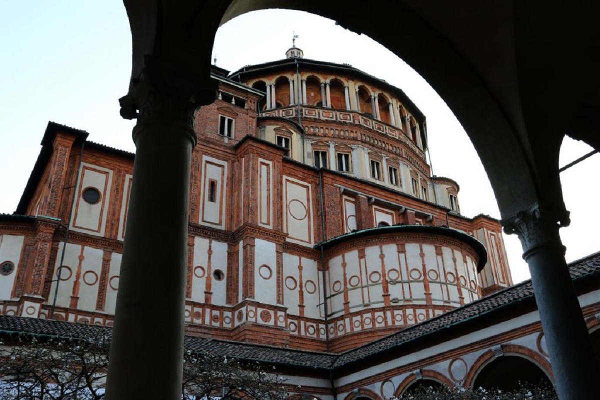 Ponteggi su Santa Maria alle Grazie: il restauro estivo