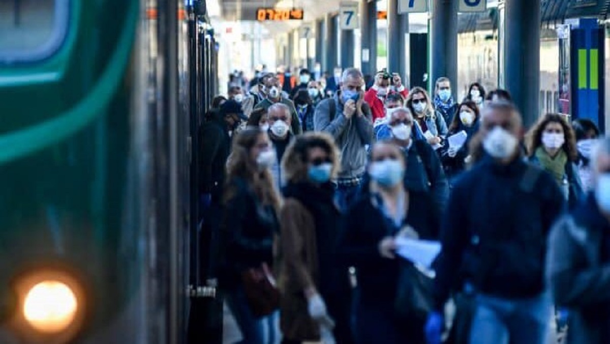 Mezzi pubblici troppo affollati: polemiche social in occasione della settimana della Mobilità
