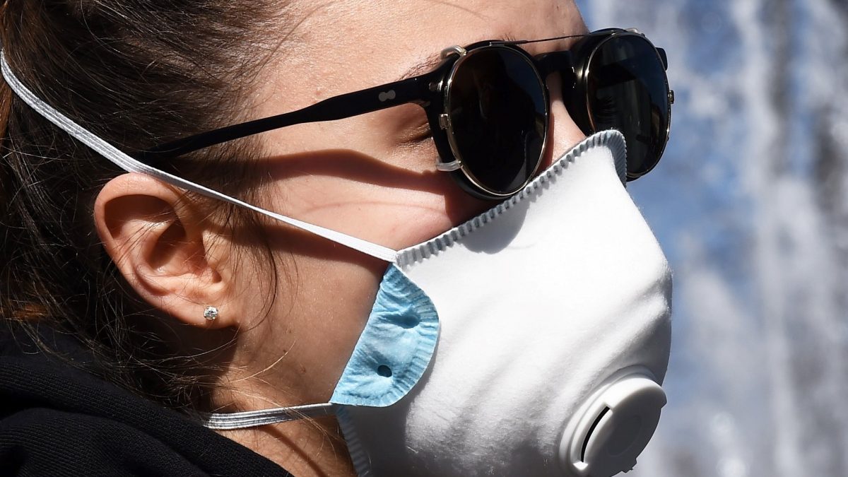 In provincia di Milano obbligo di mascherine anche all’aperto
