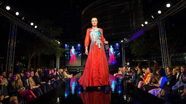 Valentino saluta la Paris Fashion Week e sceglie Milano