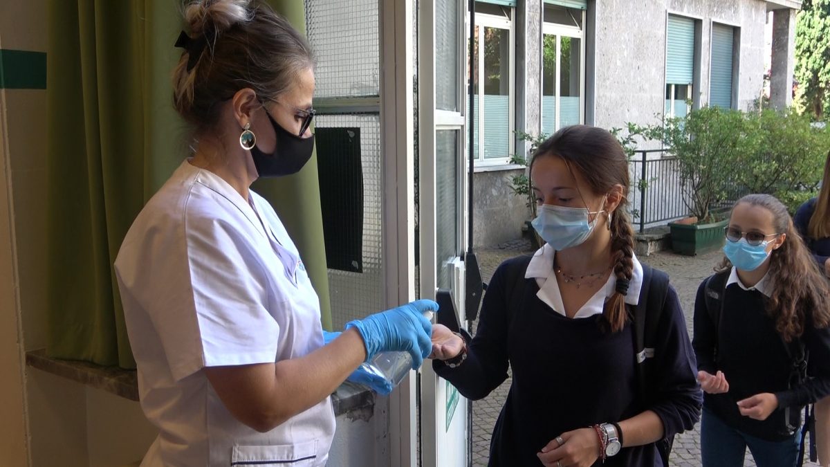 Primo giorno di scuola per gli studenti della privata: “Così si riparte dopo il Covid”