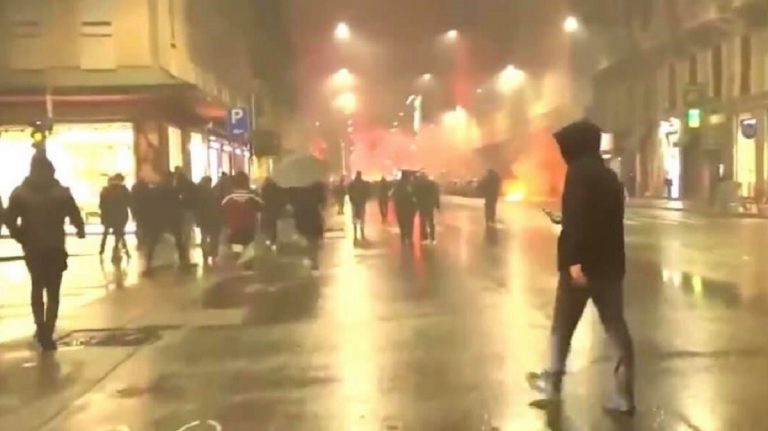 Scontri e proteste a Milano contro il Dpcm: 28 denunce e 2 feriti