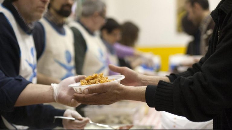 Povertà in aumento per Coronavirus: “Rivedere il sistema di aiuti”