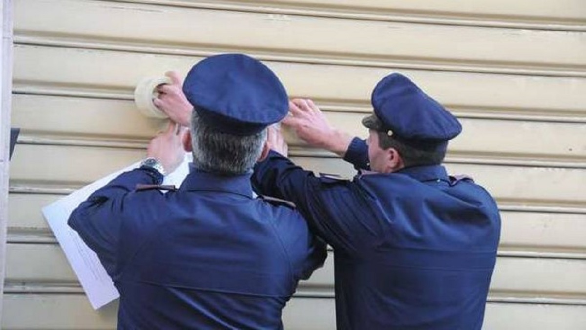 Positivi vanno al ristorante a lavorare: rischiano il carcere
