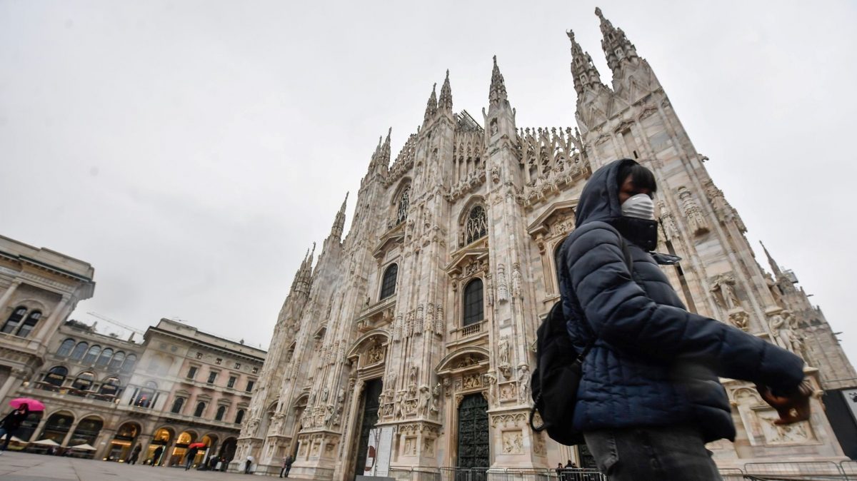 Galli sulla curva dei contagi di Milano: ”Chi può stia a casa”