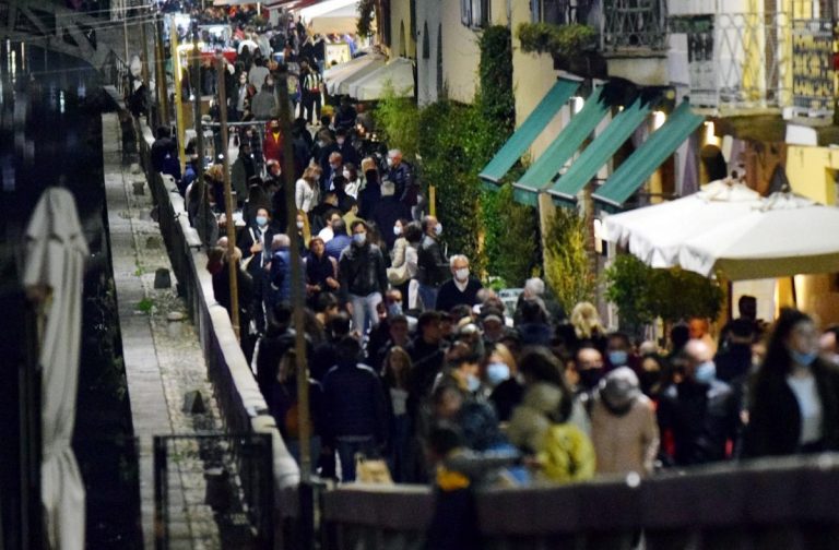Stretta sui luoghi della movida: i nuovi controlli anti Covid