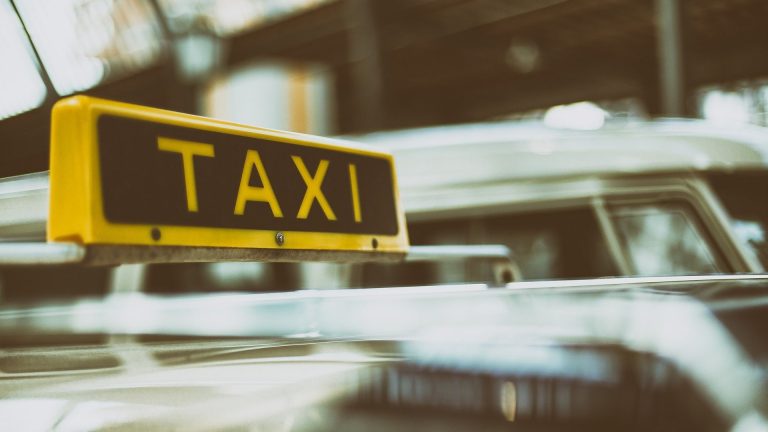 A Sesto San Giovanni il taxi si prende al volo, come a New York