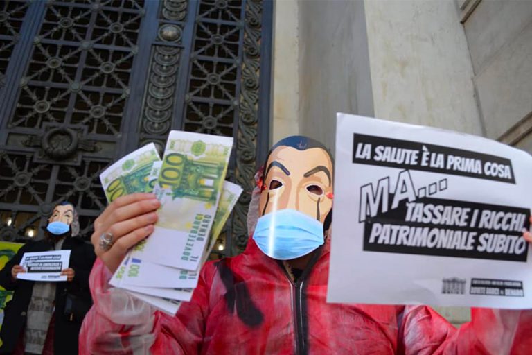 Blitz in stile Casa di Carta: “Dateci il denaro, reddito per tutti”