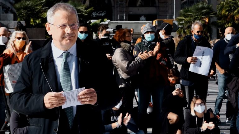 Manifestazione a Milano: i ristoratori contro il nuovo Dpcm