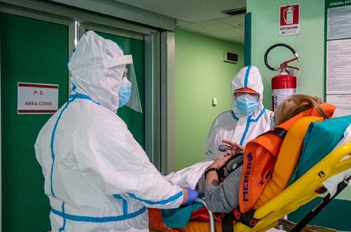Crisi nei pronto soccorso di Milano: lunghe attese per i ricoveri