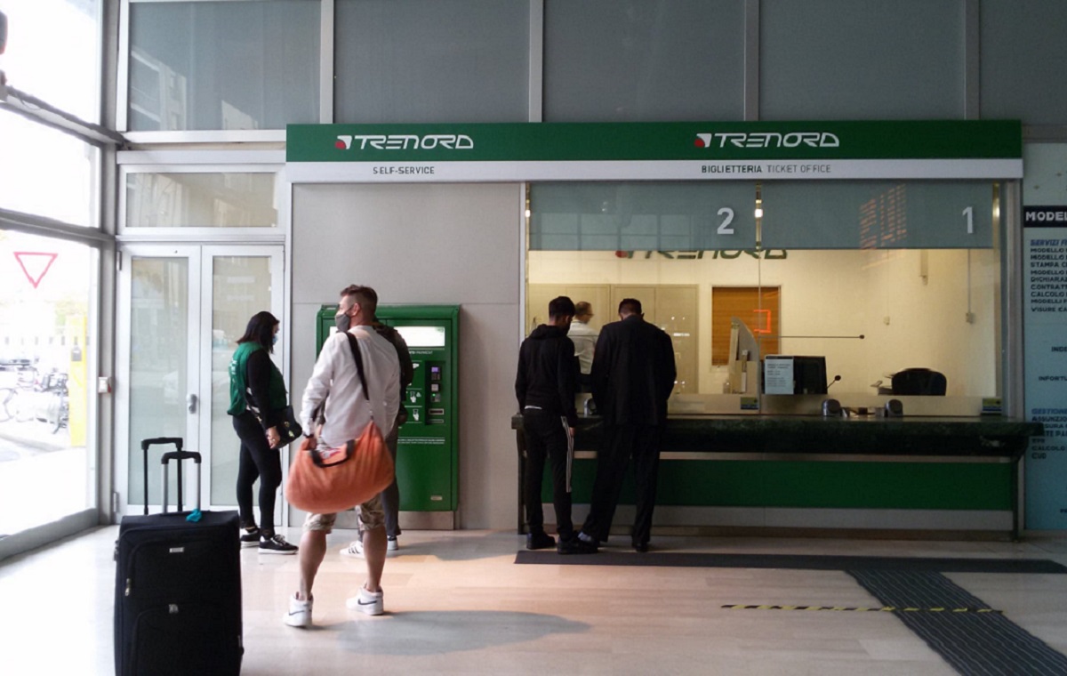 Trenord: il nuovo sistema anti assembramento nelle stazioni