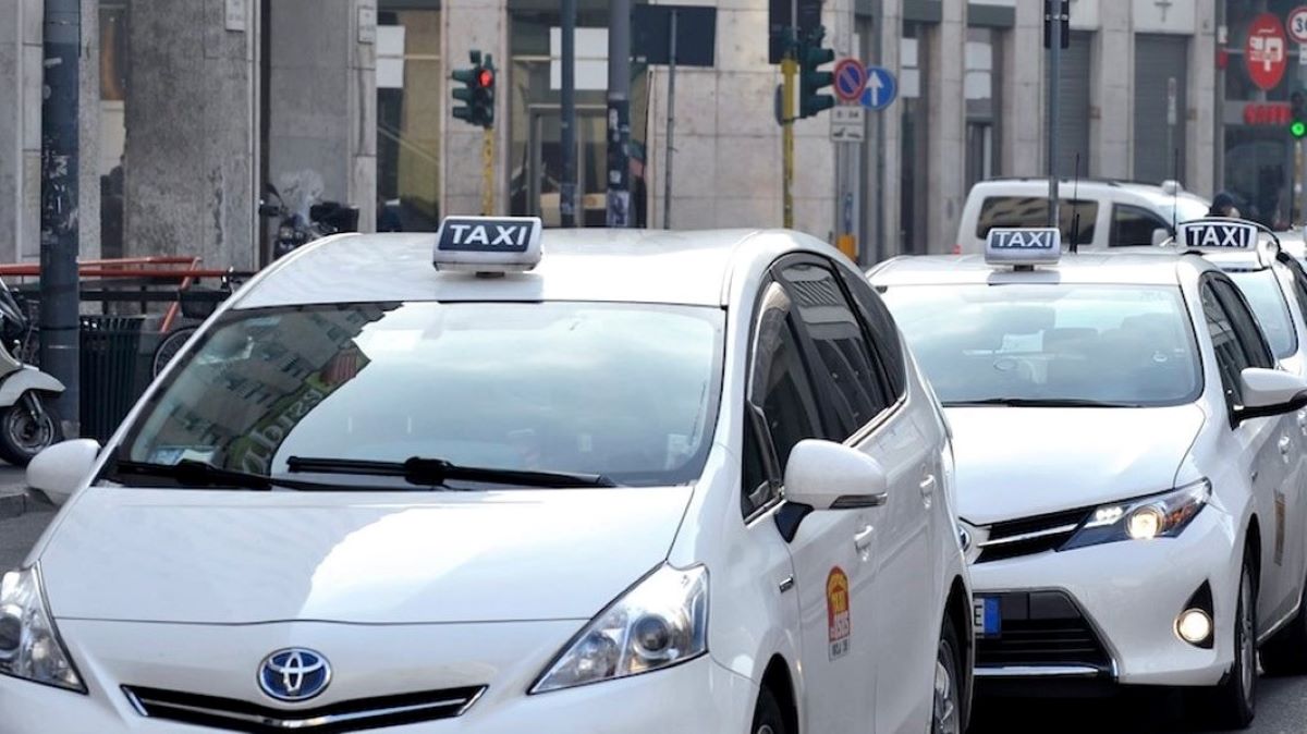 Voucher taxi, il comune di Milano cambia le regole e include più persone