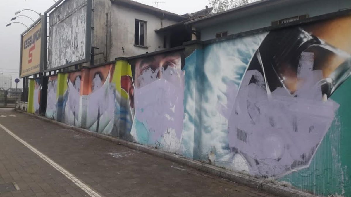 Vandalizzato il murales dedicato ai medici del Sacco di Milano