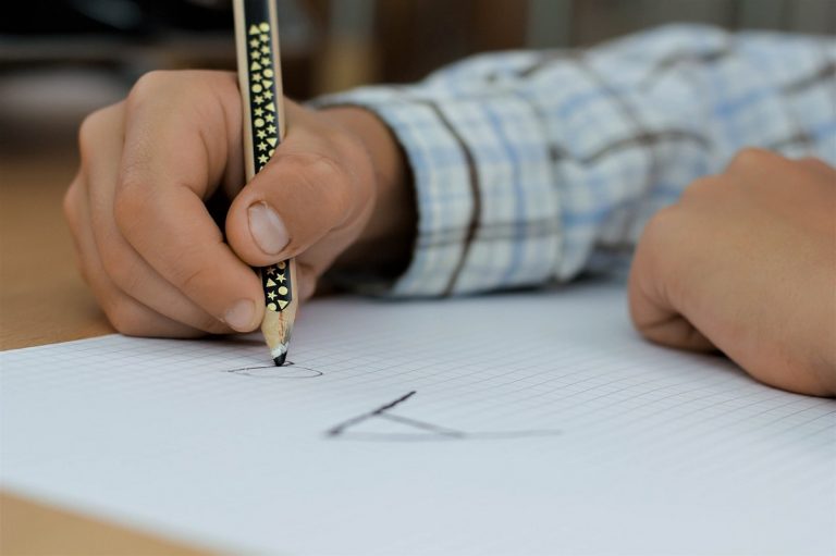 Mancano i docenti a causa del Covid: la scuola chiude prima