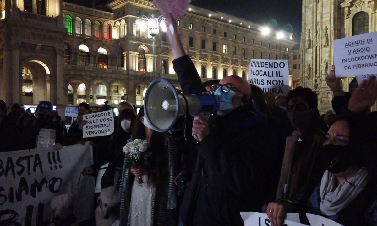 Protesta degli imprenditori in Piazza Duomo: “Basta briciole”