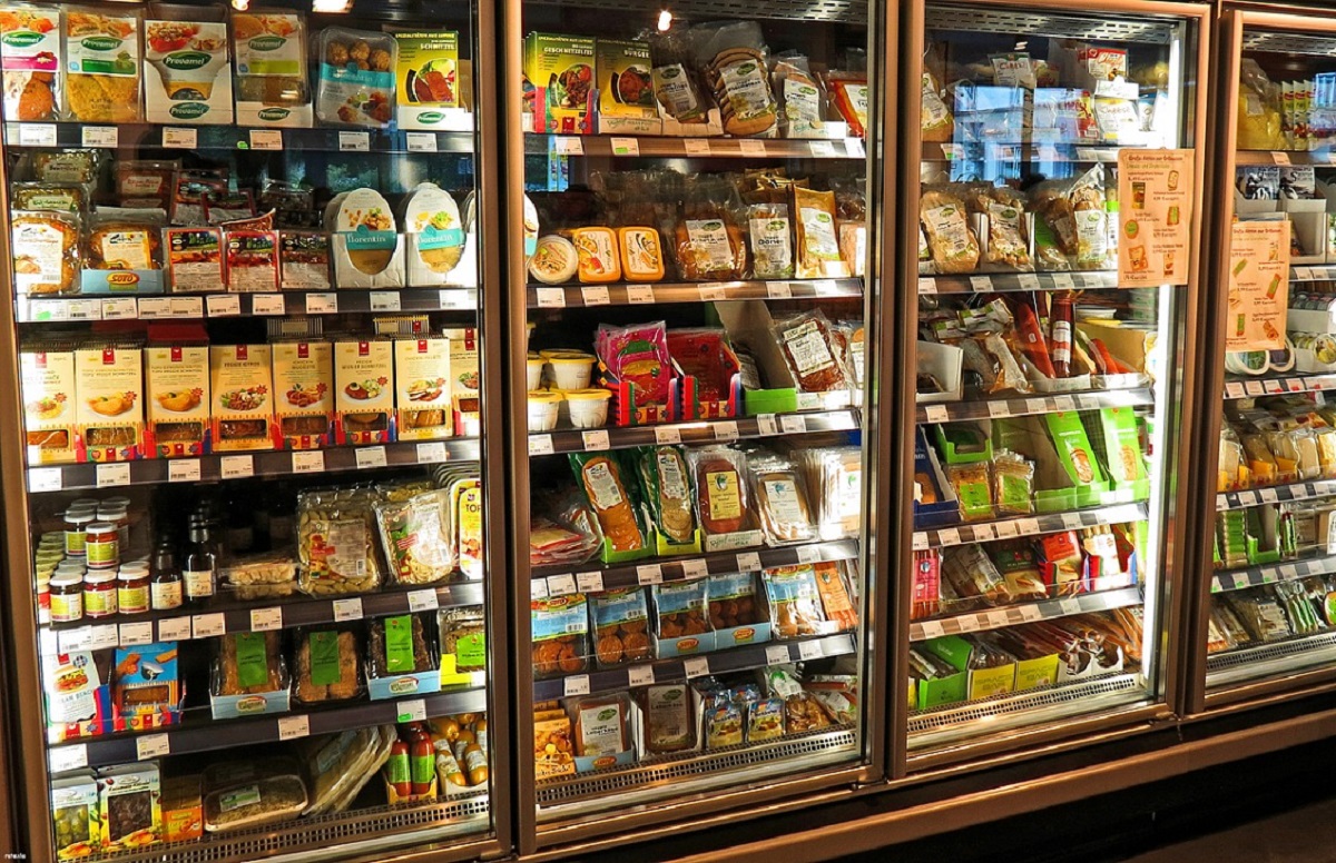Ruba del pane al supermercato: il direttore gli paga la spesa