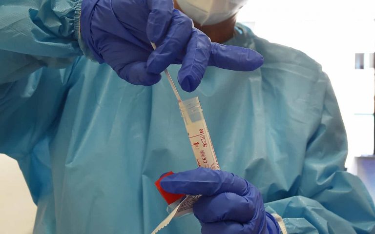 Tamponi rapidi: solo il 9,8% dei medici di base aderisce a Milano