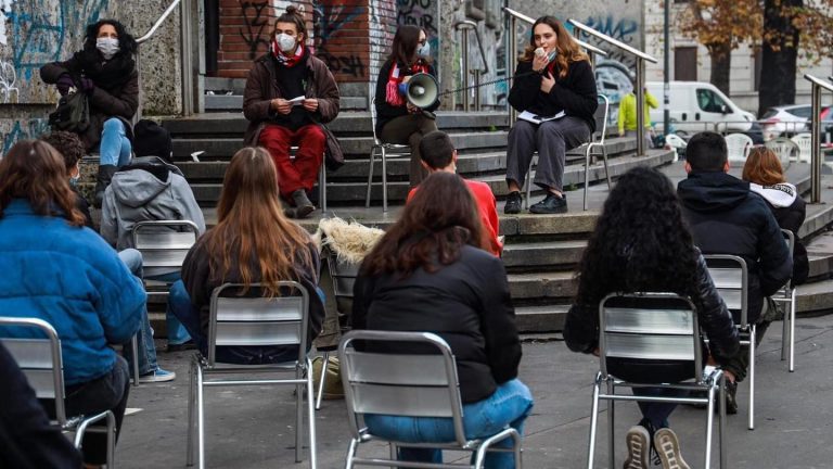 “No dad day”: la protesta degli studenti del Liceo Virgilio