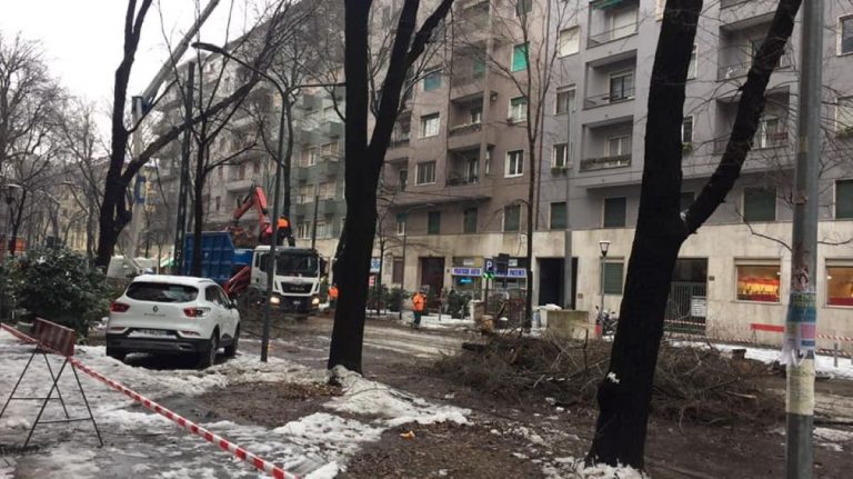 Neve a Milano, tram fermi da due giorni e si teme anche per Capodanno