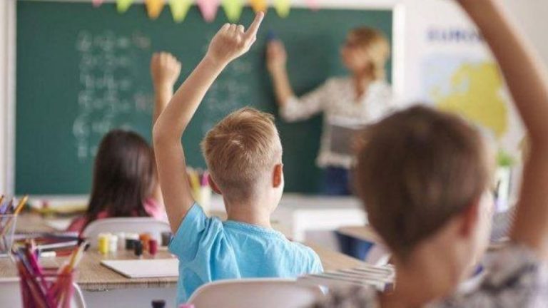 Insegnanti in fuga al sud e le scuole chiudono prima: “Recupereremo”