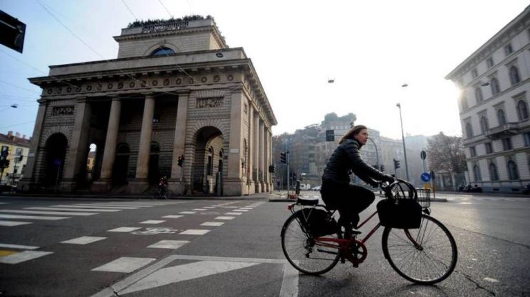 Milano, migliora la qualità dell'aria: livelli Pm10 sotto soglia critica