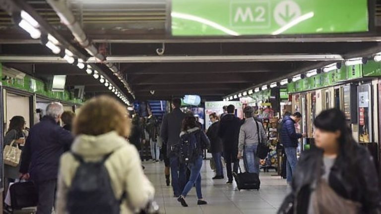 assembramento metropolitana milano