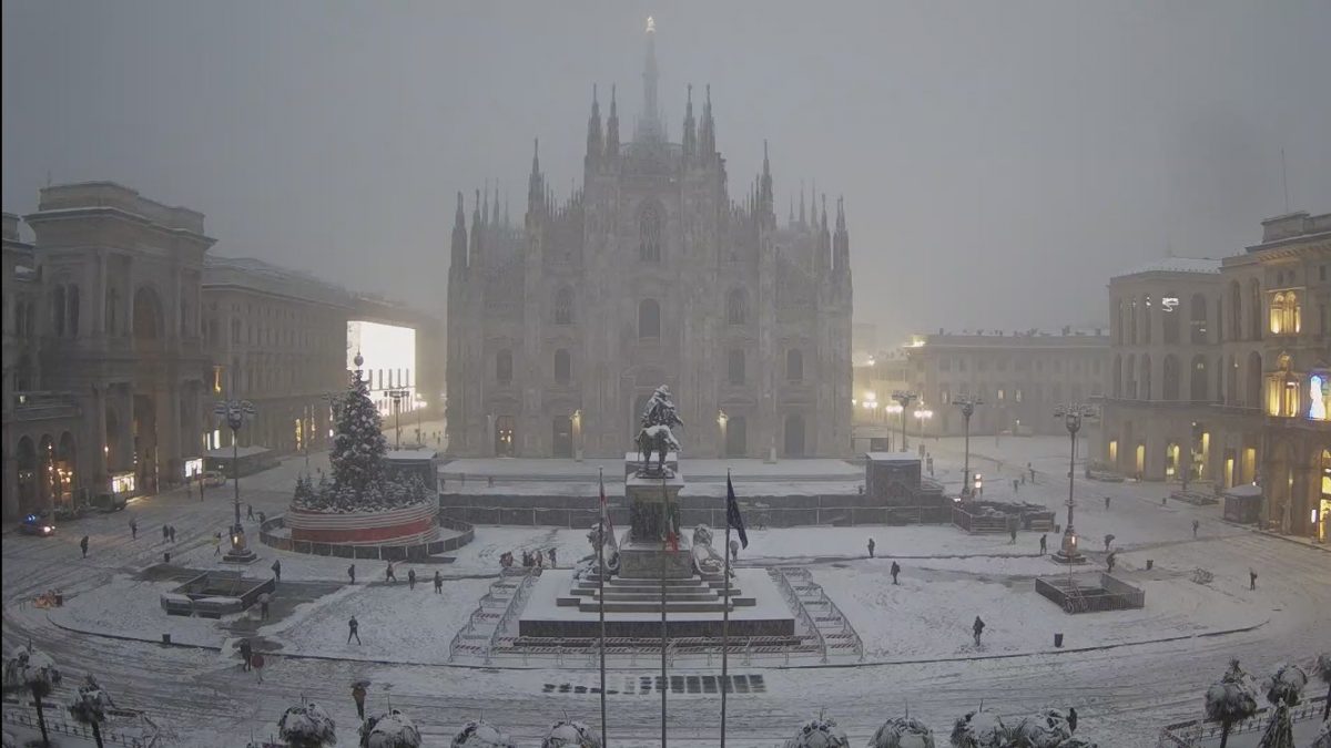 Neve a Milano: mattinata di disagi per traffico e trasporti