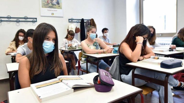 milano scuole superiori chiuse