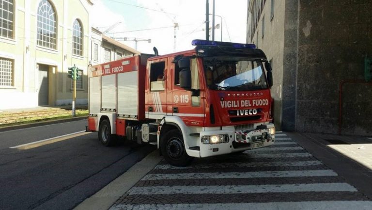 incendio milano palazzo
