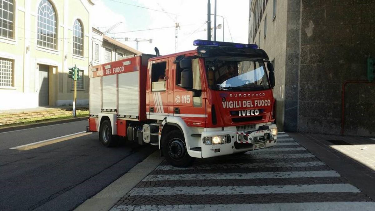 Incendio in appartamento in zona Cenisio: evacuato un asilo