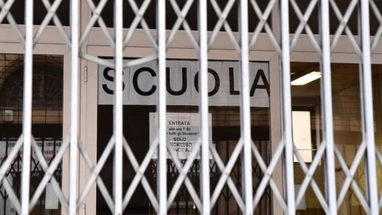 Le scuole restano chiuse, il Comune: “Si perde credibilità”