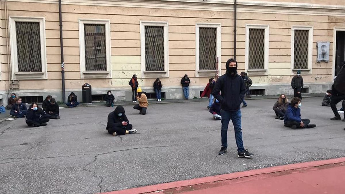 Finita l’occupazione del Manzoni, gli studenti: “Inaccettabile che l’istruzione sia in secondo piano”
