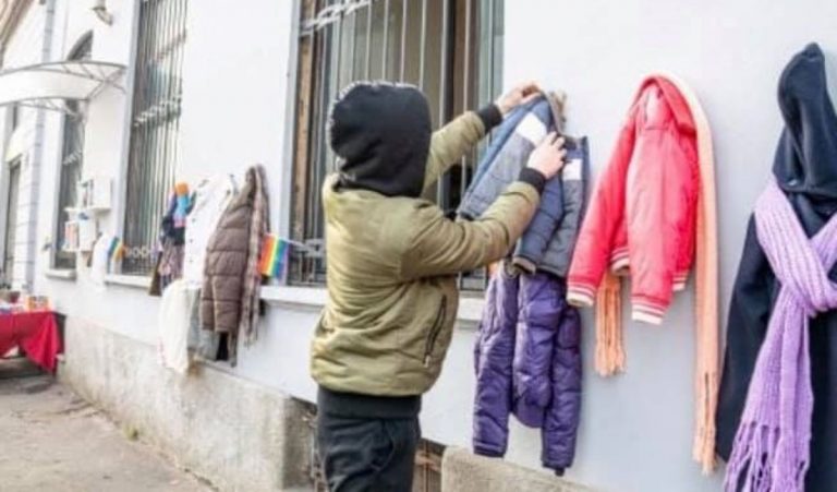 Il Muro della gentilezza: un anno di solidarietà nonostante la pandemia