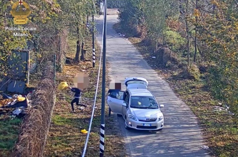 Milano, abbandono illecito di rifiuti: uomo colto in flagrante