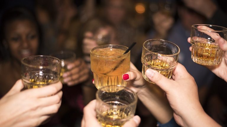 Festa illegale in discoteca: multati titolare e i 30 partecipanti