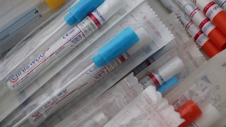 Tamponi rapidi a prezzi calmierati: via alla discussione in Comune