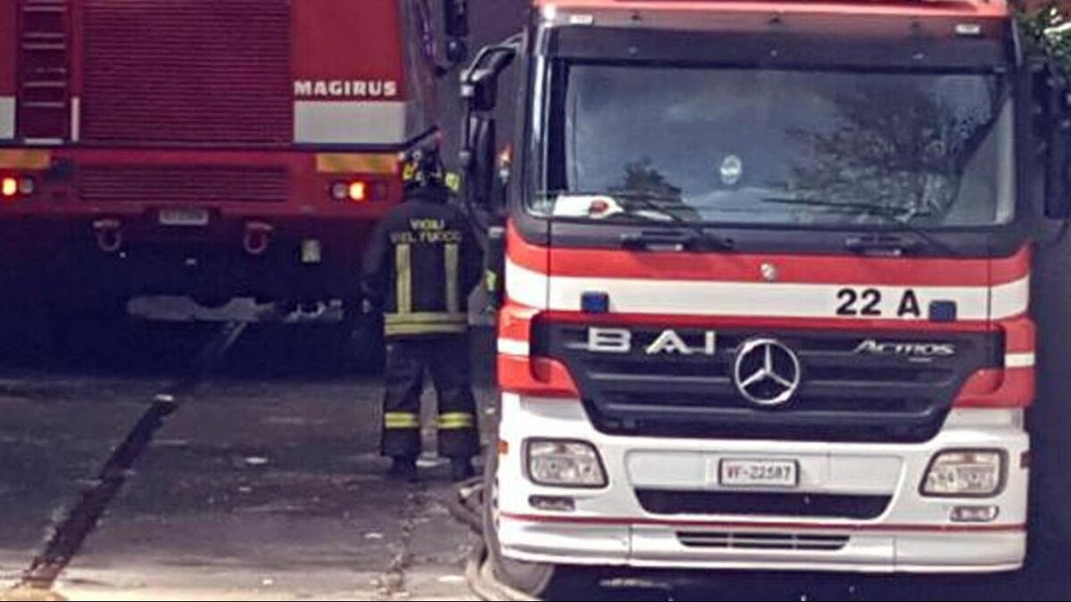 Incendio in Viale Jenner a Milano: evacuato un palazzo