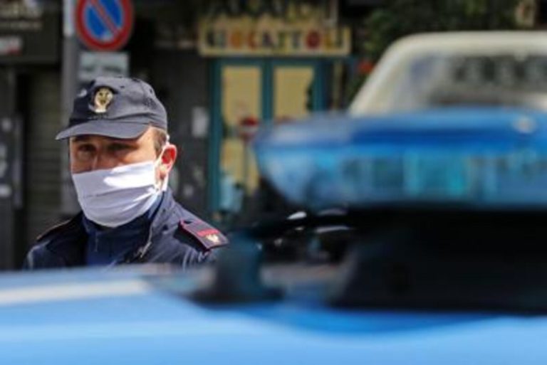 Festa di compleanno abusiva in casa: ragazzi multati