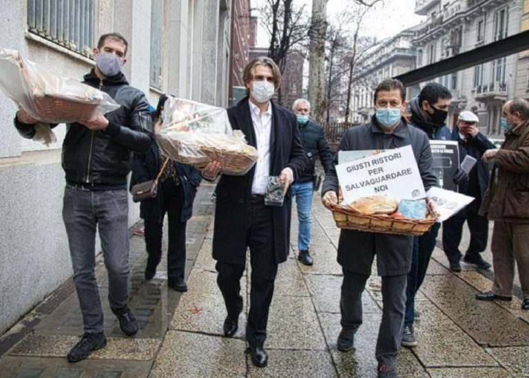 Nuova protesta dei ristoratori di Milano: “Stremati dai troppi costi”